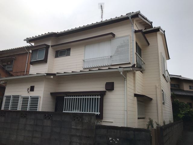 神奈川県横須賀市平作の木造2階建て家屋2棟解体工事前の様子です。